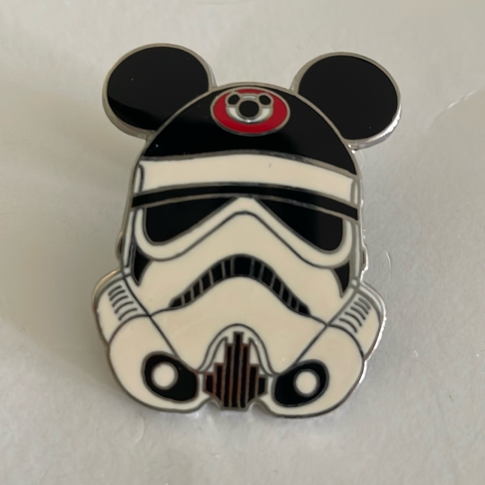 2009 Star Wars Stormtrooper Wearing Mickey Mouse Ears Disney Trading Pin